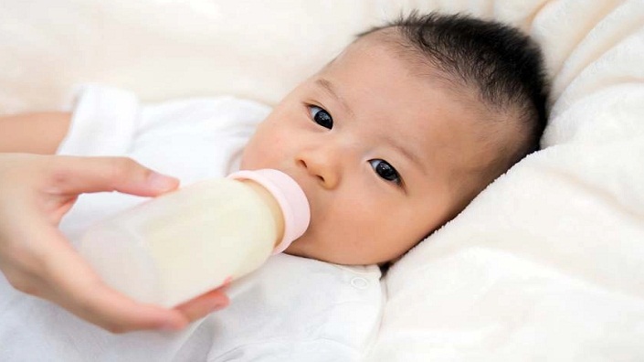12 Tanda dan Ciri-Ciri Bayi Alergi Susu Sapi Formula